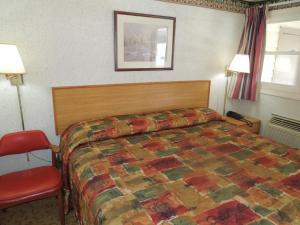 Postel nebo postele na pokoji v ubytování Red Lion Motel Southampton