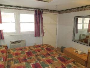 Postel nebo postele na pokoji v ubytování Red Lion Motel Southampton