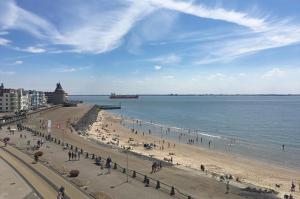 a beach with a large body of water at Hotel Truida in Vlissingen