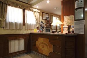 a hotel room with a reception desk and a window at La Capannina in Roccaraso