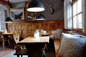 Posezení v ubytování Hôtel Le Grand Chalet Favre