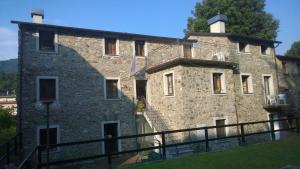 an external view of a large stone building at Locanda Nonno Puin in Ferrada di Moconesi