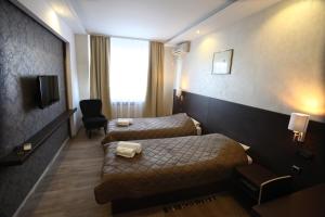 Televiisor ja/või meelelahutuskeskus majutusasutuses Hotel Petrus