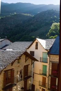 a group of buildings with mountains in the background at Cau d Aneu Duplex cerca de Bonaigua Baqueira y Aigüestortes in Esterri d'Àneu