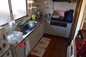 Kuchyň nebo kuchyňský kout v ubytování ゲストハウスTSUU小田原 Guest House Tsuu Odawara #OD1