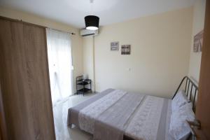 A bed or beds in a room at Deep Purple House 4