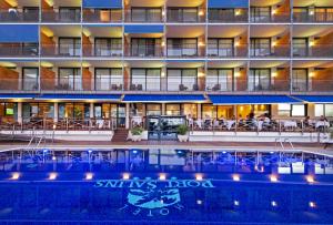 Bazén v ubytovaní Hotel Port Salins by Pierre & Vacances alebo v jeho blízkosti