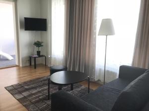 a living room with a couch and a table at Antintorni Suite 17 in Pori