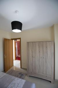 A bed or beds in a room at Deep Purple House 4