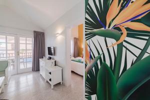 A television and/or entertainment centre at Club Vista Serena