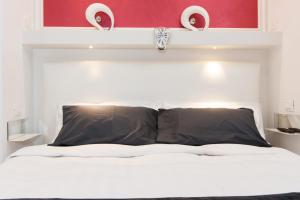 A bed or beds in a room at Brunelleschi Holidays Hostel