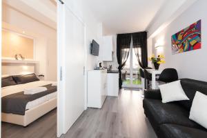 A bed or beds in a room at Brunelleschi Holidays Hostel