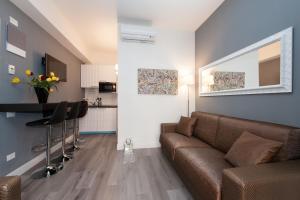 A kitchen or kitchenette at Brunelleschi Holidays Hostel