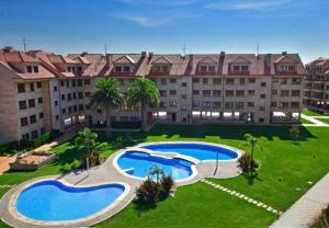 Bazén v ubytovaní New Ático en la Isla de la Toja alebo v jeho blízkosti