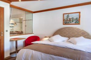 Postel nebo postele na pokoji v ubytování Hotel Beau Rivage