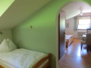 Postel nebo postele na pokoji v ubytování Garni Haus Jagerwirt