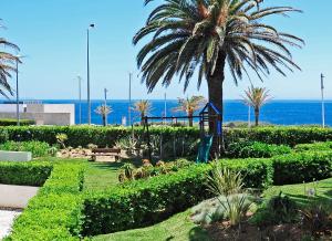 Κήπος έξω από το Ocean View in Estoril - Checkinhome