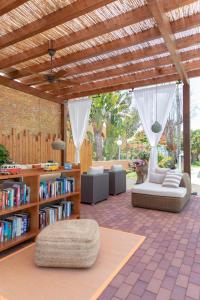 A seating area at Club Vista Serena