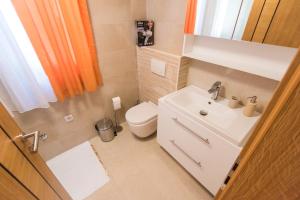 Koupelna v ubytování Apartmani EDA ZADAR + 35 fotografií