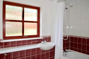 Bilik mandi di Comfortable Inverleith Home