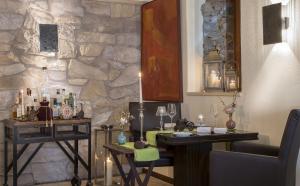 Nápoje v ubytování Romantik Hotel Chalet am Kiental + 37 fotografií