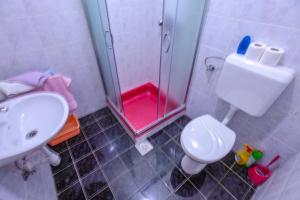 Ванная комната в Apartments Dinko