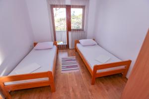 Кровать или кровати в номере Apartments Dinko
