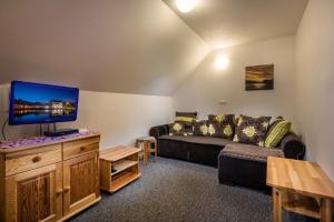 A television and/or entertainment centre at Guest House Privat Pod Lesom