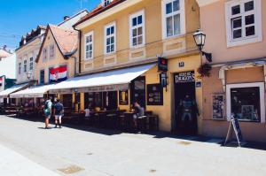 Budova, v ktorej sa apartmán nachádza