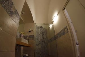 a bathroom with a shower with a glass door at B&B Fontana La Stella in Gravina in Puglia