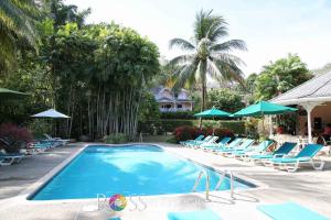 Bazén v ubytování Plantation Beach Villas nebo v jeho okolí