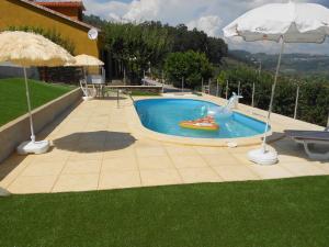 Swimming pool sa o malapit sa King's House Douro Valley