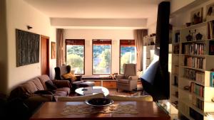 a living room with a couch and a table at Flores Amarillas B&B in Almoharín