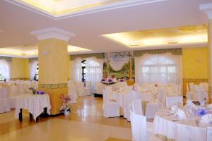 a banquet hall with white tables and white chairs at Hotel Del Sole in Sora