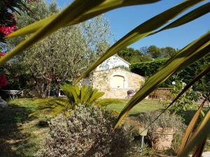 a garden with a stone building in the background at Mougins Mas lumineux vue sur le village in Mougins