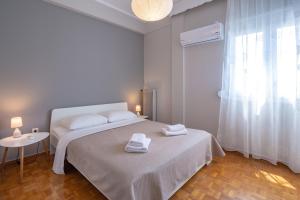 Posteľ alebo postele v izbe v ubytovaní Artemis - Athens Deluxe City Center Apartment