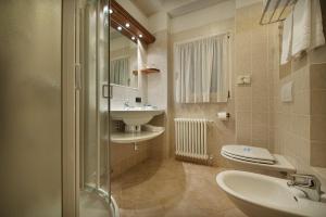 Ένα μπάνιο στο Hotel Larice Bianco