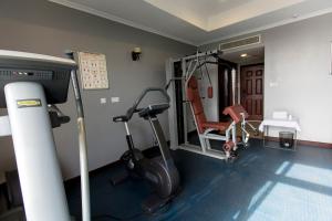 Het fitnesscentrum en/of fitnessfaciliteiten van Kilimanjaro Wonders Hotel