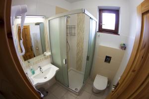 A bathroom at Guest House Privat Pod Lesom