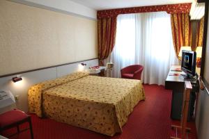 Postel nebo postele na pokoji v ubytování Hotel Maxim