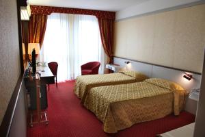 Postel nebo postele na pokoji v ubytování Hotel Maxim + 37 fotografií