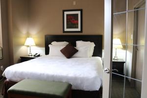Postel nebo postele na pokoji v ubytování Nomad Hotel & Suites