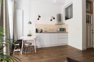 Een keuken of kitchenette bij Studio Jan Steen