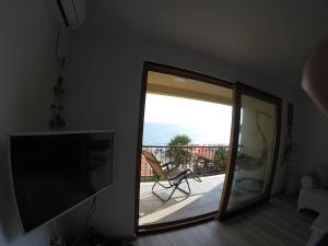 a mirror in a room with a view of a balcony at Loft Infinity in Petrovac na Moru