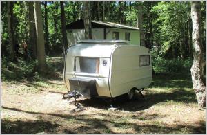Foto de la galeria de DDR Wohnwagen QEK direkt am Strand a Dranske