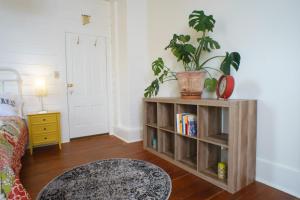 Knihovna v apartmánu