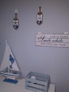 リスボンにあるApartament's Veiga Areeiroの帆船の置物