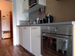 Dapur atau dapur kecil di No. 2, Apartment House Oliver