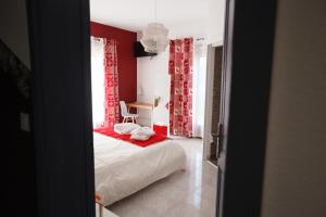 Postel nebo postele na pokoji v ubytování Les villas du triangle - chambres d'hôtes