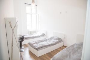 Cama ou camas em um quarto em Lovecroatia Zagreb - 'Pax nest'